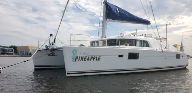 PERFECT PINEAPPLE Sail Lagoon 440