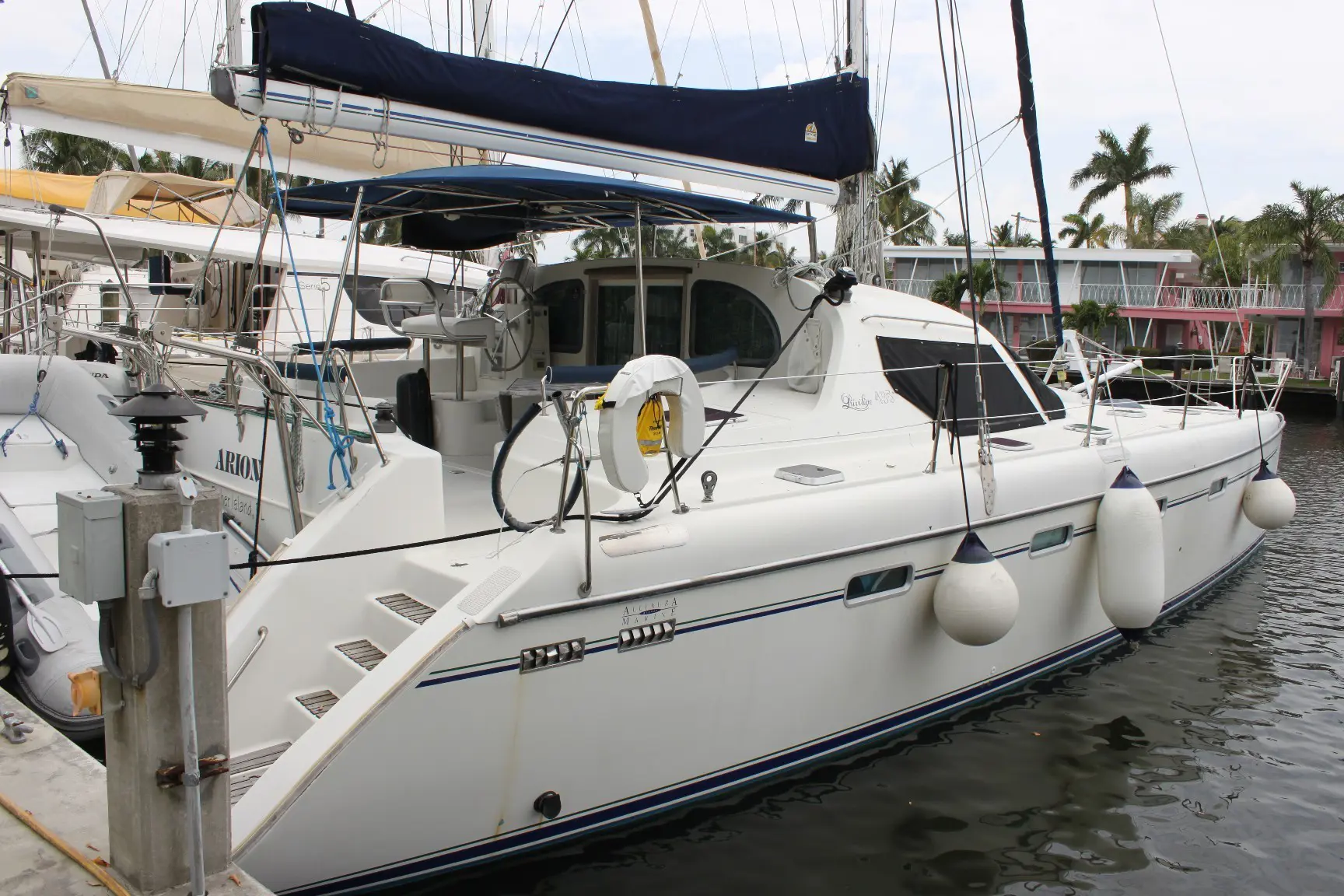 Used Sail Catamaran for Sale 2001 Privilege 435 Boat Highlights