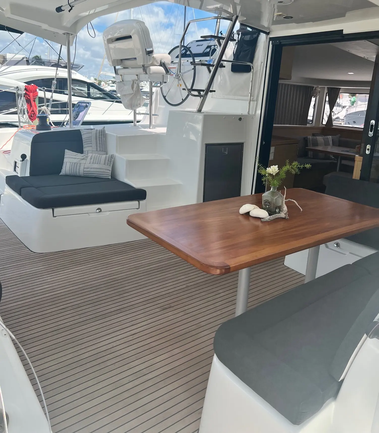 Sold Catamaran 2018 Lagoon 42