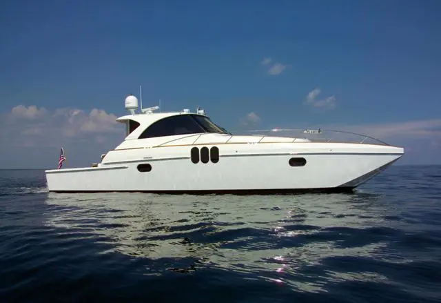 CAT CAY 53 Power Enclosed Helm 53