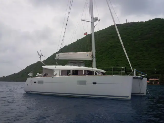 THE GOOD LIFE Sail Lagoon 400 S2