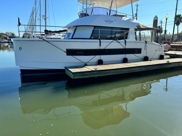 2017 FOUNTAINE PAJOT FP MY 37