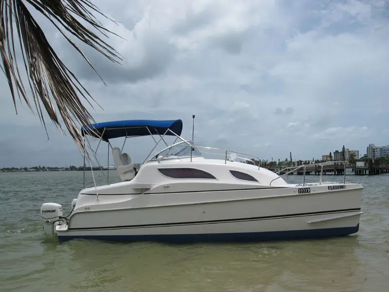 Used Power Catamaran for Sale 2003 MC-30 Boat Highlights